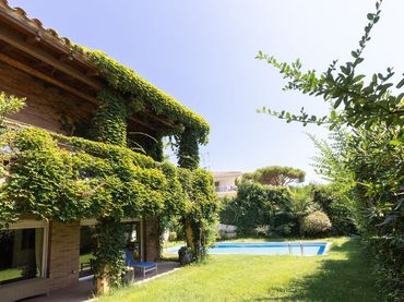 Casa amb piscina en venda a Cabrils