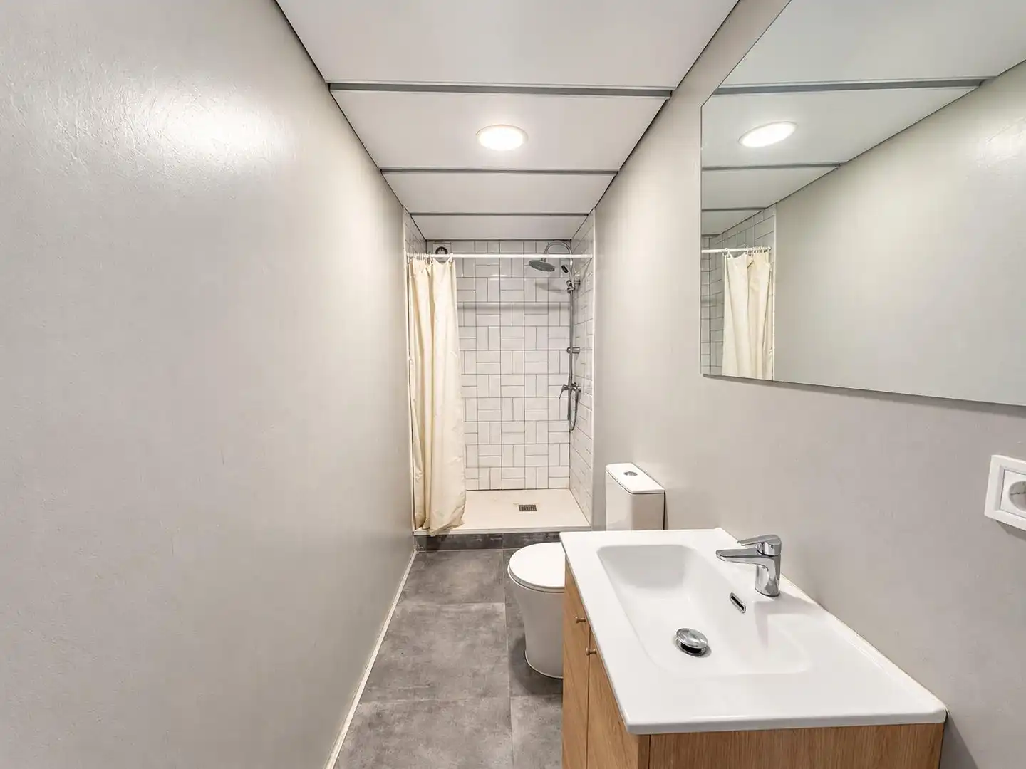 Badezimmer von Wohnung zum Verkauf in Manresa mit Balkon
