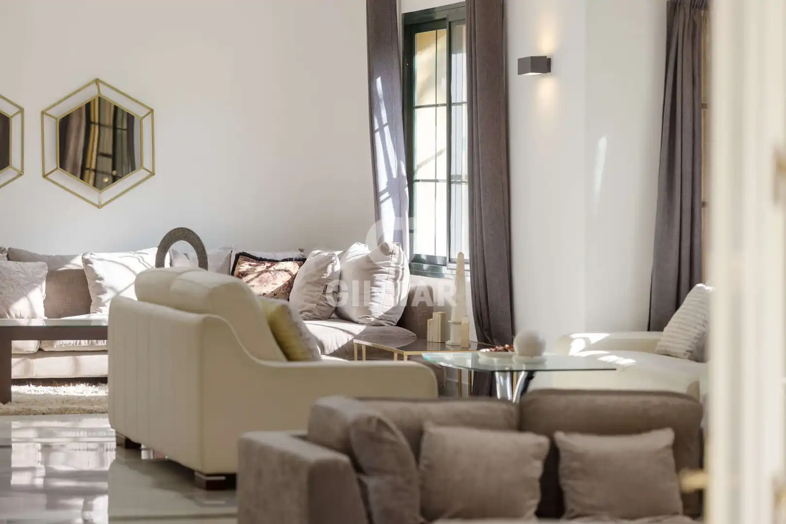 Sala de estar de Casa o chalet en venta en Estepona con Calefacción, Jardín privado y Piscina