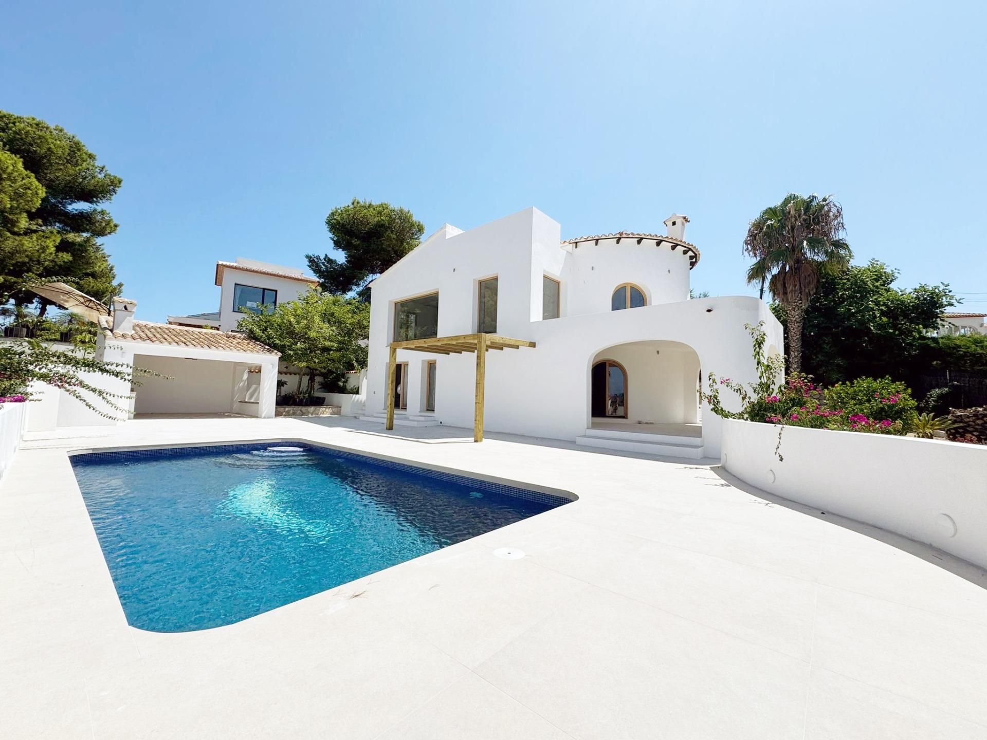Vista exterior de Casa o xalet en venda en Jávea / Xàbia amb Aire condicionat, Calefacció i Jardí privat