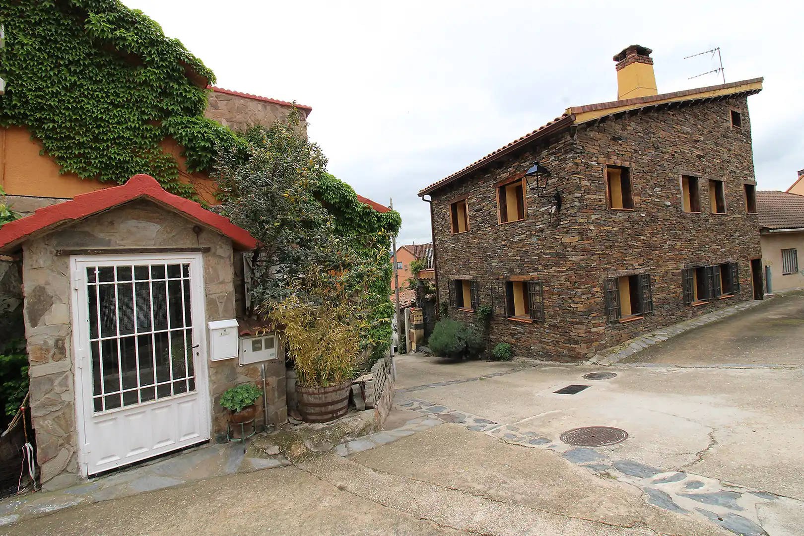 Vista exterior de Casa adosada en venta en El Atazar con Calefacción, Terraza y Trastero