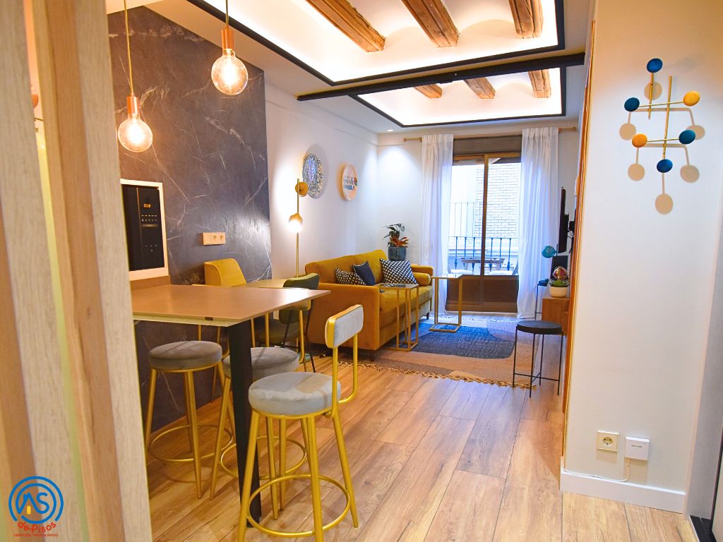 Sala d'estar de Apartament de lloguer en  Zaragoza Capital amb Aire condicionat, Calefacció i Parquet