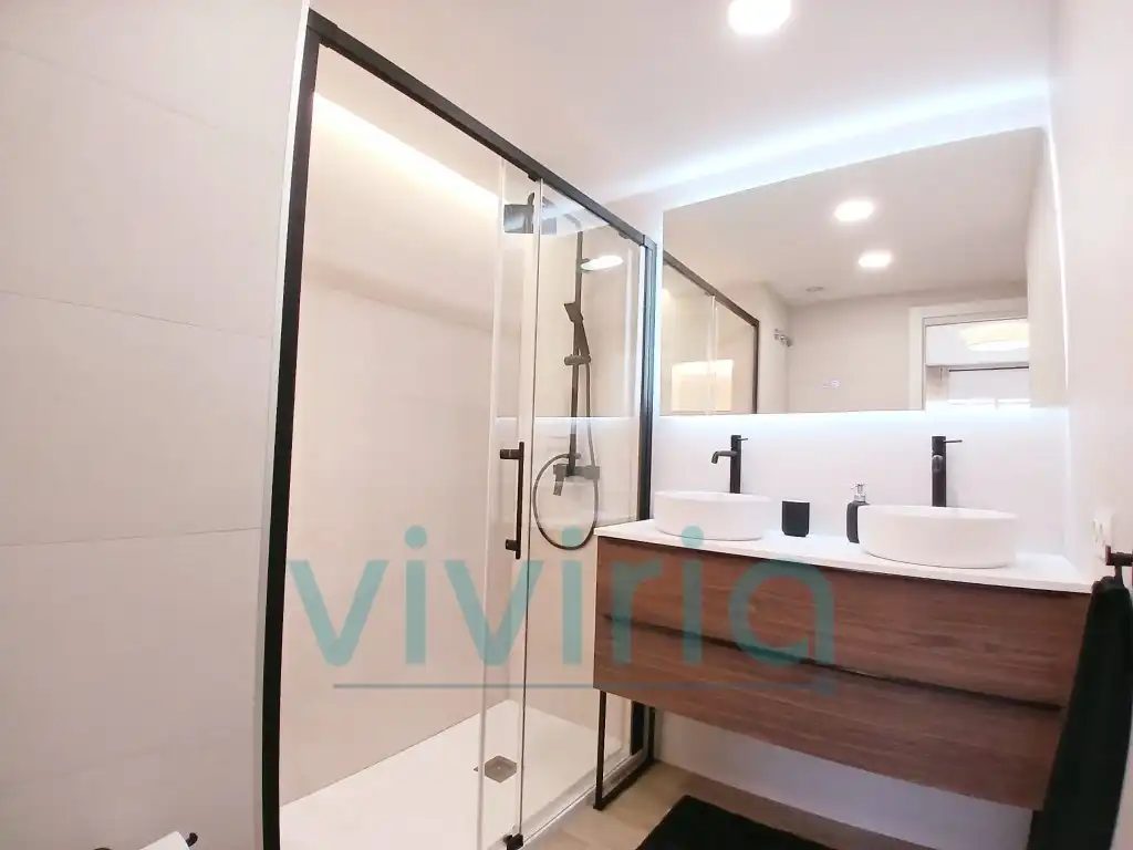 Baño de Piso en venta en Valencia con Aire acondicionado, Jardín privado y Terraza