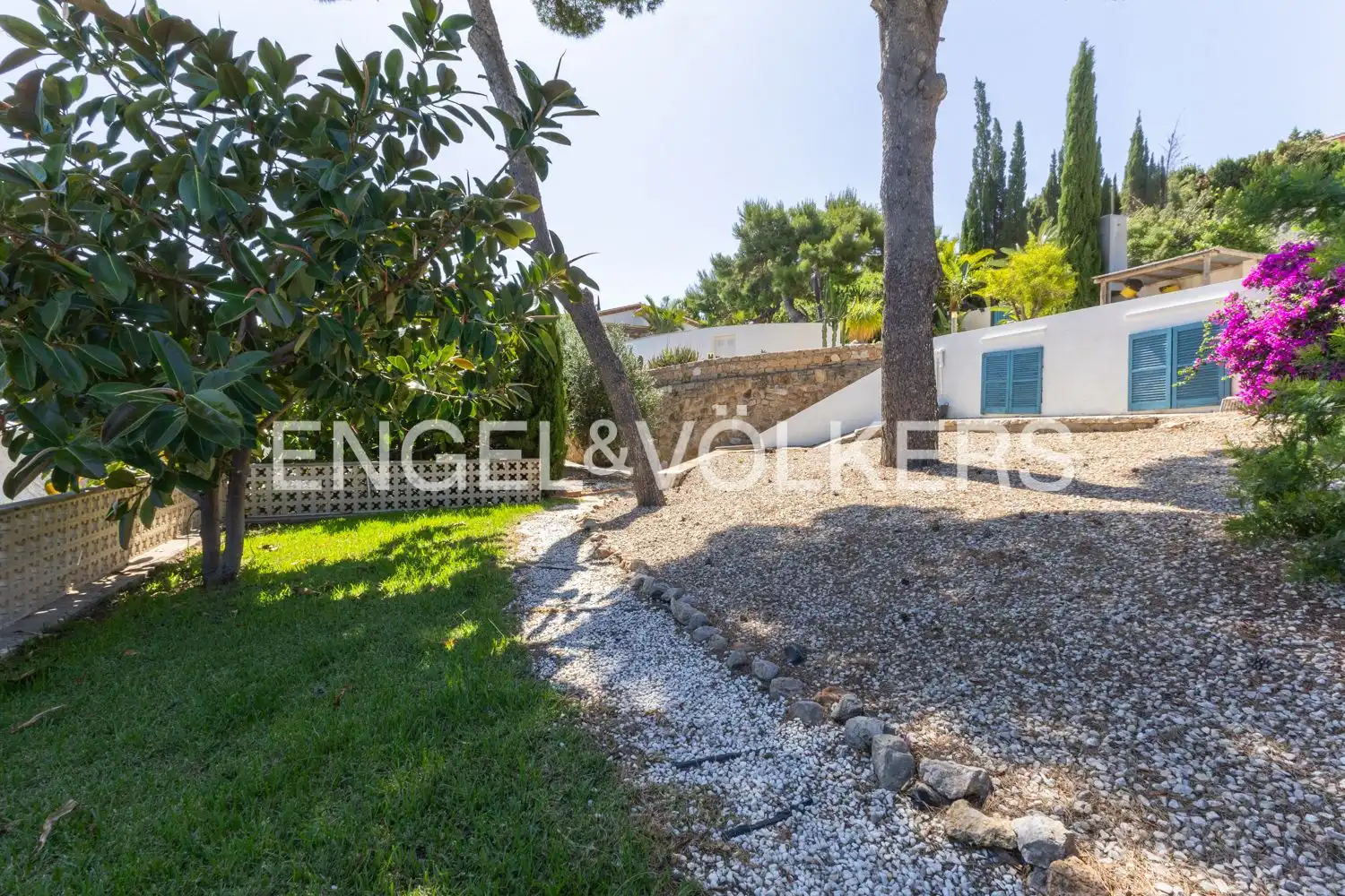 Vista exterior de Casa o xalet en venda en Dénia amb Aire condicionat, Calefacció i Jardí privat