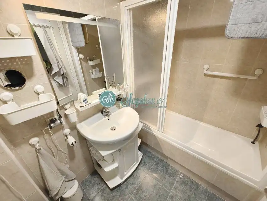 Baño de Piso en venta en Torrecaballeros con Calefacción, Terraza y Amueblado