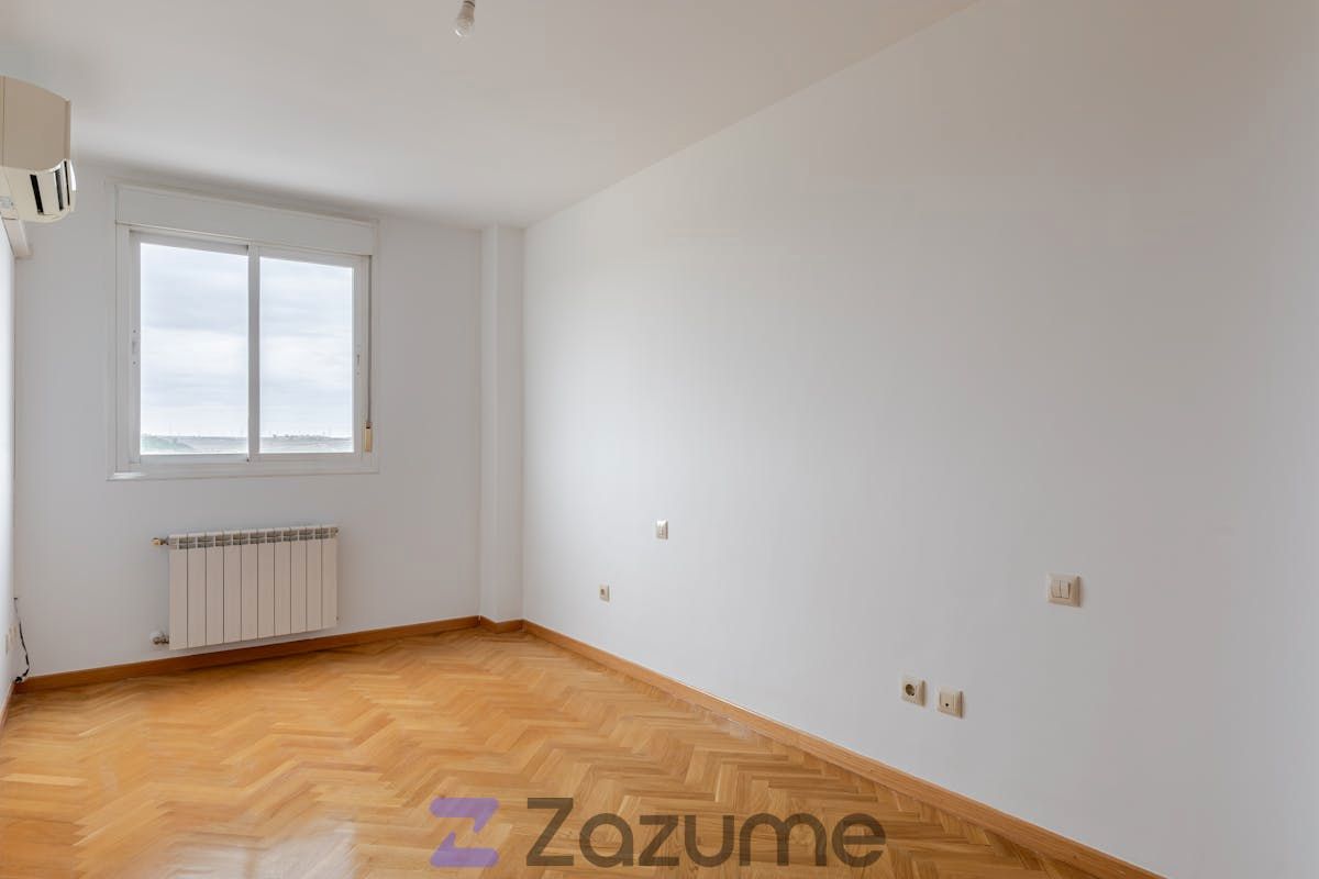 Schlafzimmer von Wohnung zur Miete in  Madrid Capital mit Klimaanlage, Heizung und Parkett