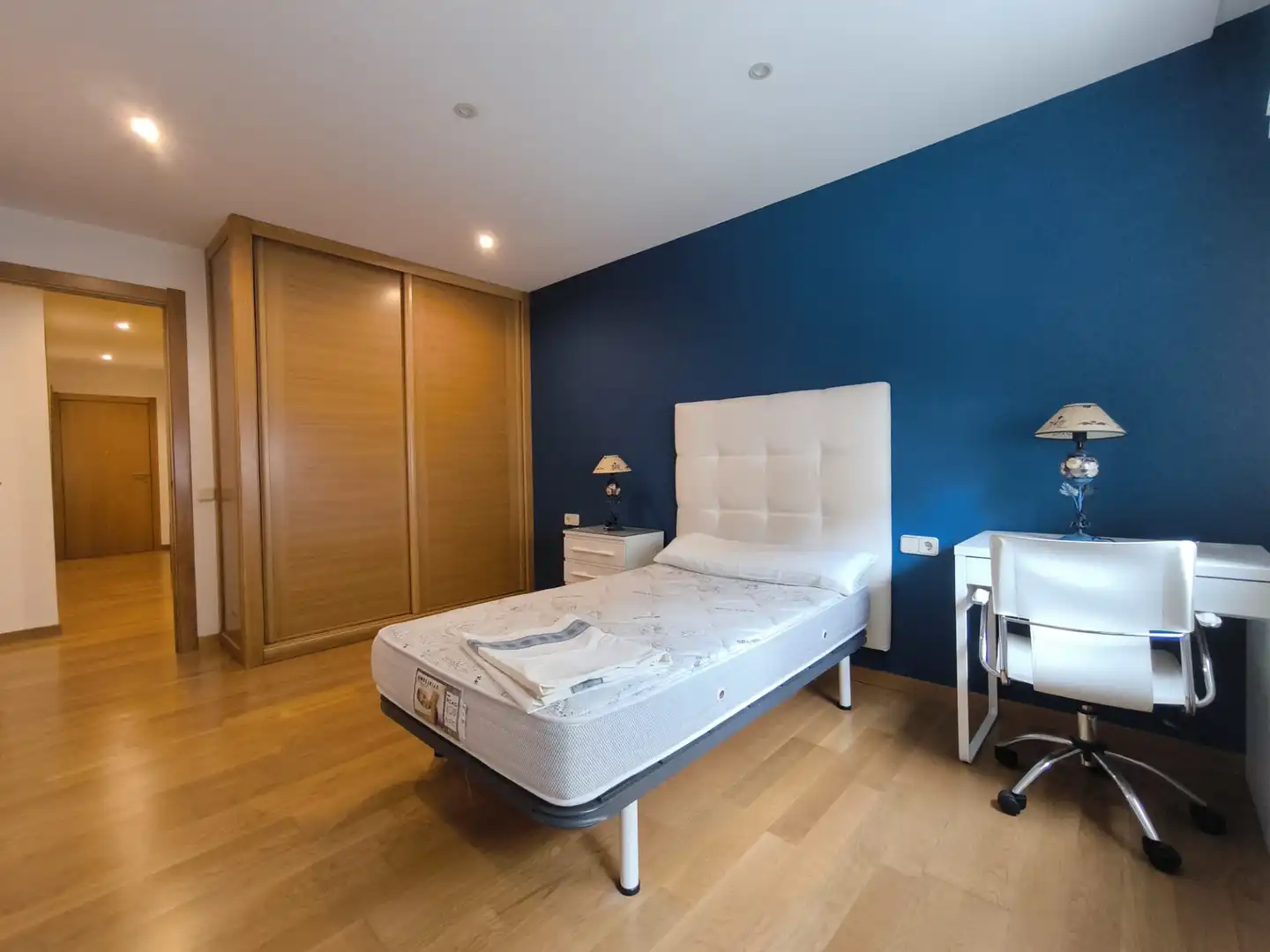 Bedroom of Flat for rent in Santiago de Compostela   with Heating, Parquet flooring and Furnished