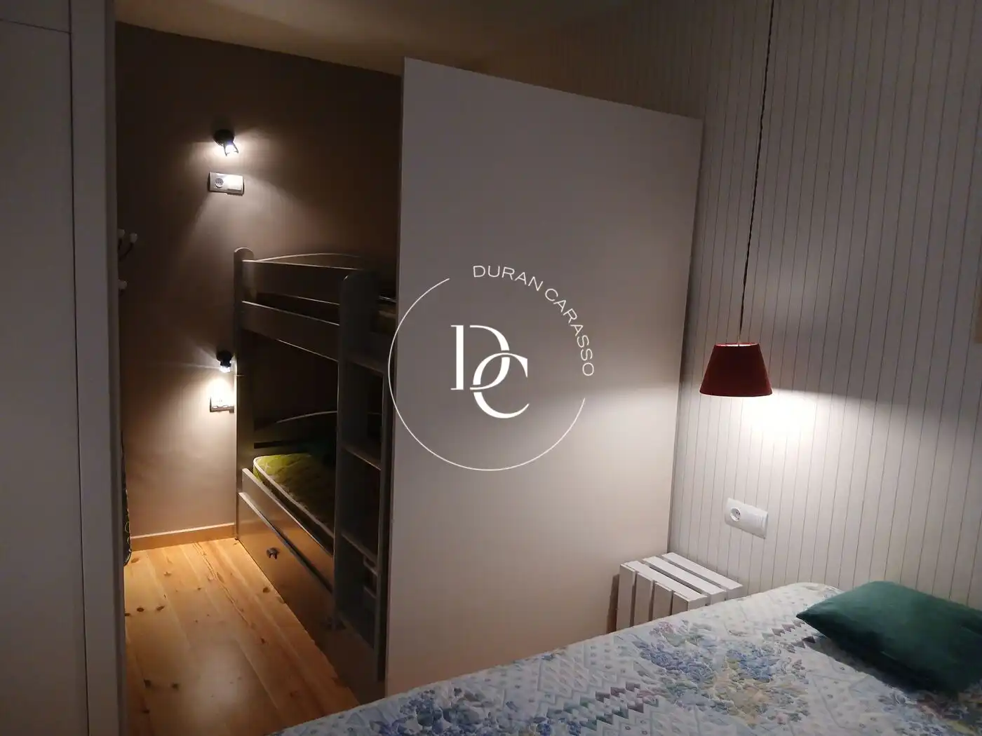 Schlafzimmer von Wohnung zum Verkauf in Alp mit Heizung, Privatgarten und Terrasse