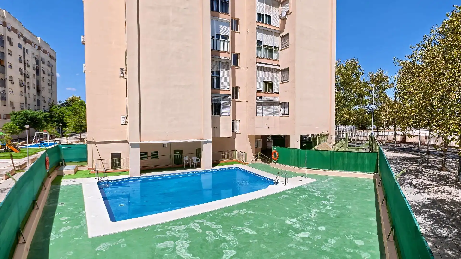 Piscina de Pis en venda en Sevilla amb Aire condicionat, Terrassa i Piscina comunitària