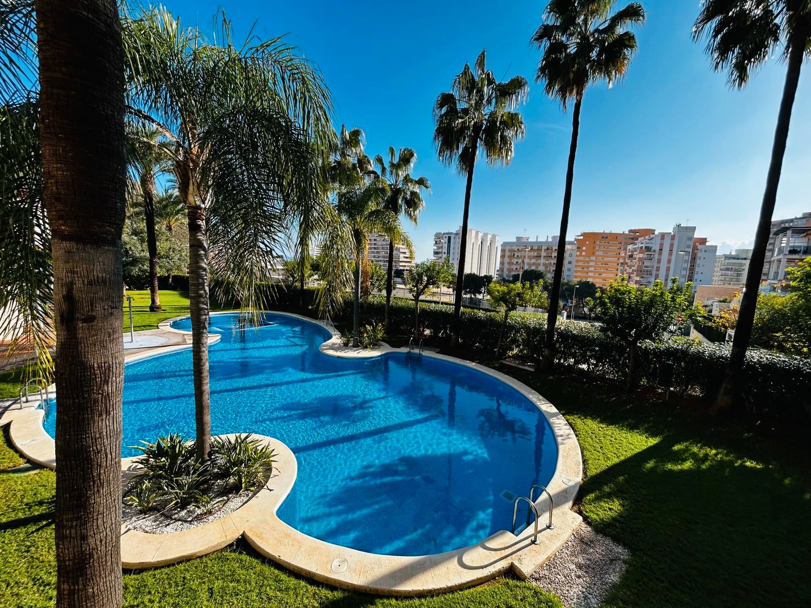 Piscina de Apartament de lloguer en Cullera amb Aire condicionat, Calefacció i Terrassa