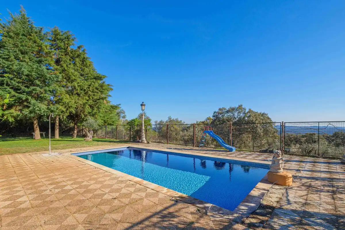 Piscina de Finca rústica en venta en Aracena con Aire acondicionado, Calefacción y Jardín privado
