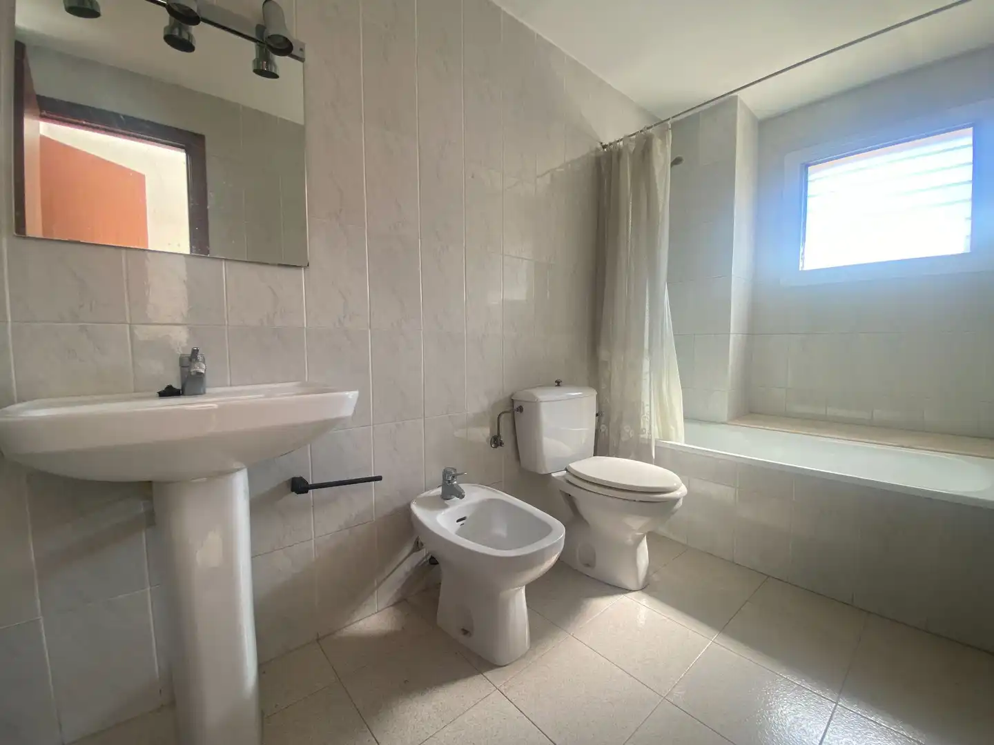 Baño de Casa adosada en venta en Girona con Calefacción, Jardín privado y Terraza