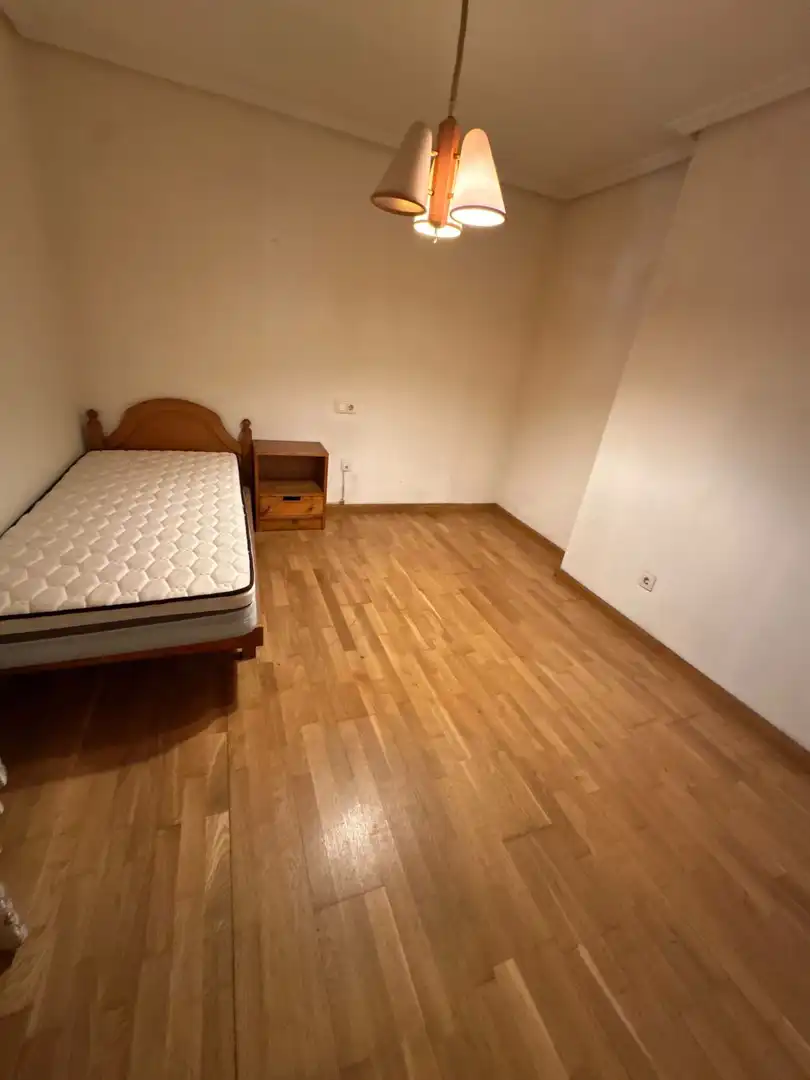 Habitación de Ático en venta en Santa Marta de Tormes con Calefacción, Terraza y Amueblado