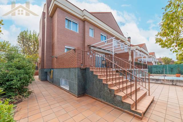 Casa adosada en Venta en Camino de Sacedon en Centro