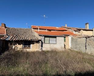 Casa adosada en venda en Alaraz amb Traster