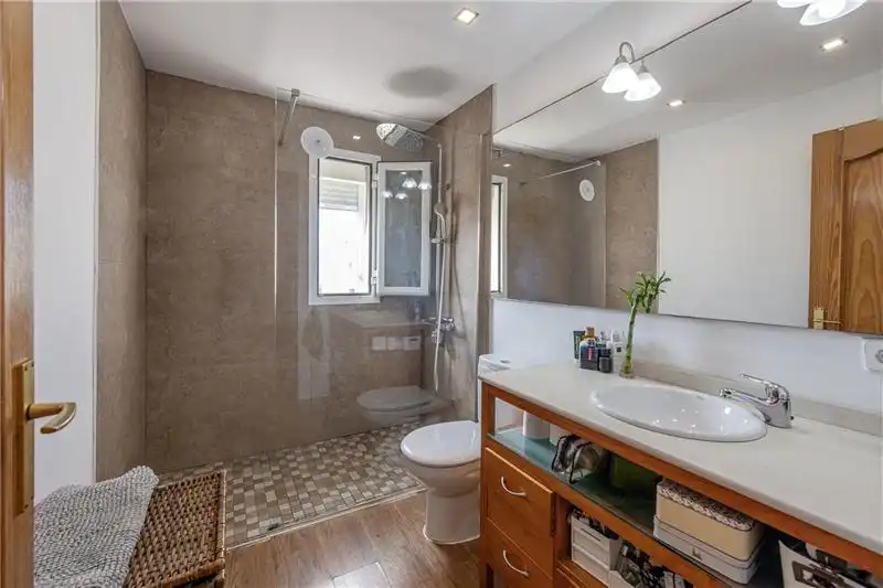 Badezimmer von Dachboden zum Verkauf in  Palma de Mallorca mit Klimaanlage, Terrasse und Abstellraum