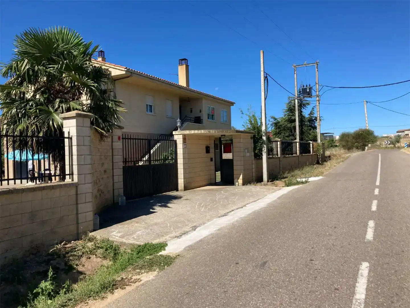 Vista exterior de Casa o chalet en venta en Monfarracinos con Jardín privado y Amueblado