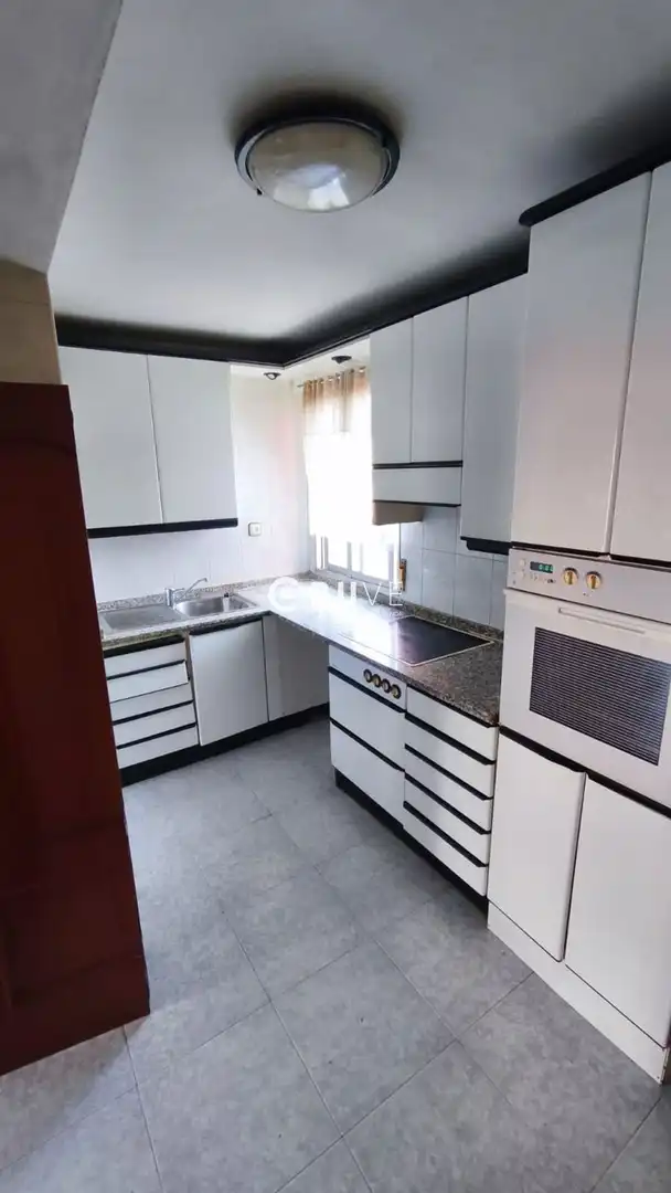 Cocina de Piso en venta en León Capital  con Terraza y Trastero