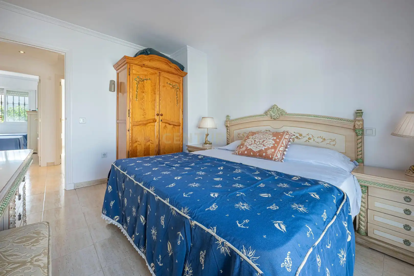 Dormitori de Casa adosada en venda en Marbella amb Piscina comunitària