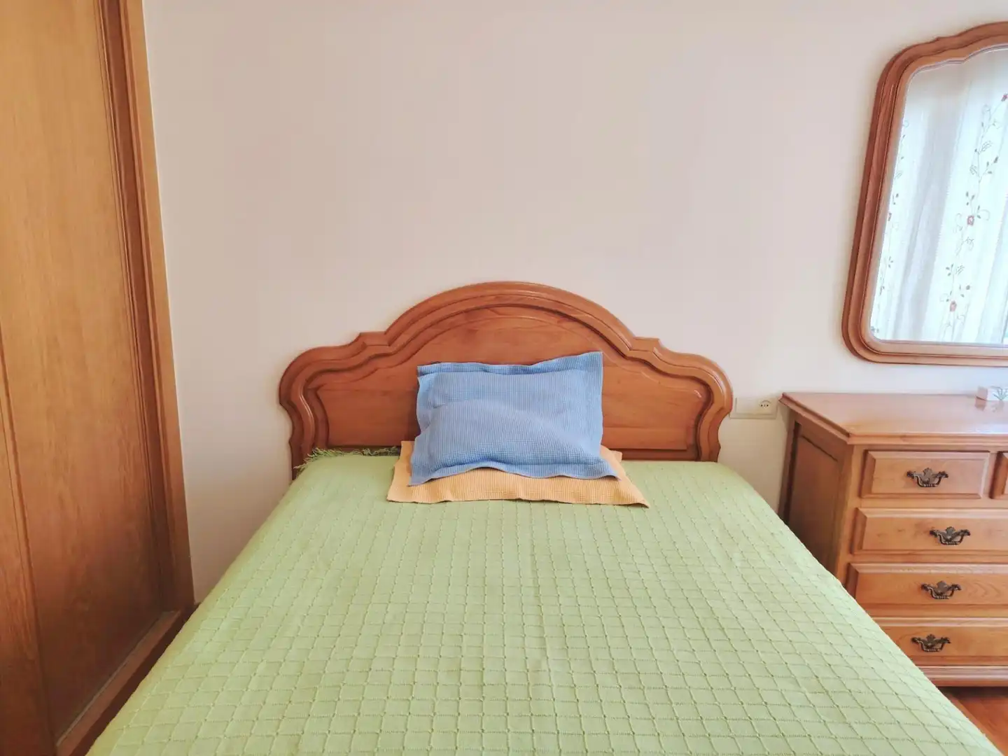 Habitación de Apartamento en venta en Nigrán con Calefacción, Terraza y Balcón