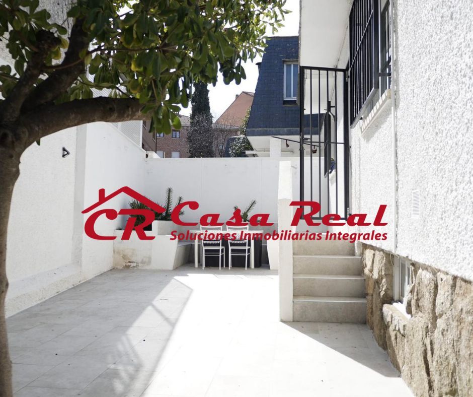 Vista exterior de Casa adosada en venda en Galapagar amb Calefacció, Jardí privat i Parquet