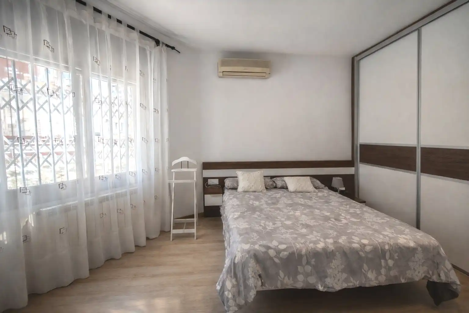 Bedroom of Flat for sale in Cornellà de Llobregat  with Air Conditioner, Heating and Parquet flooring