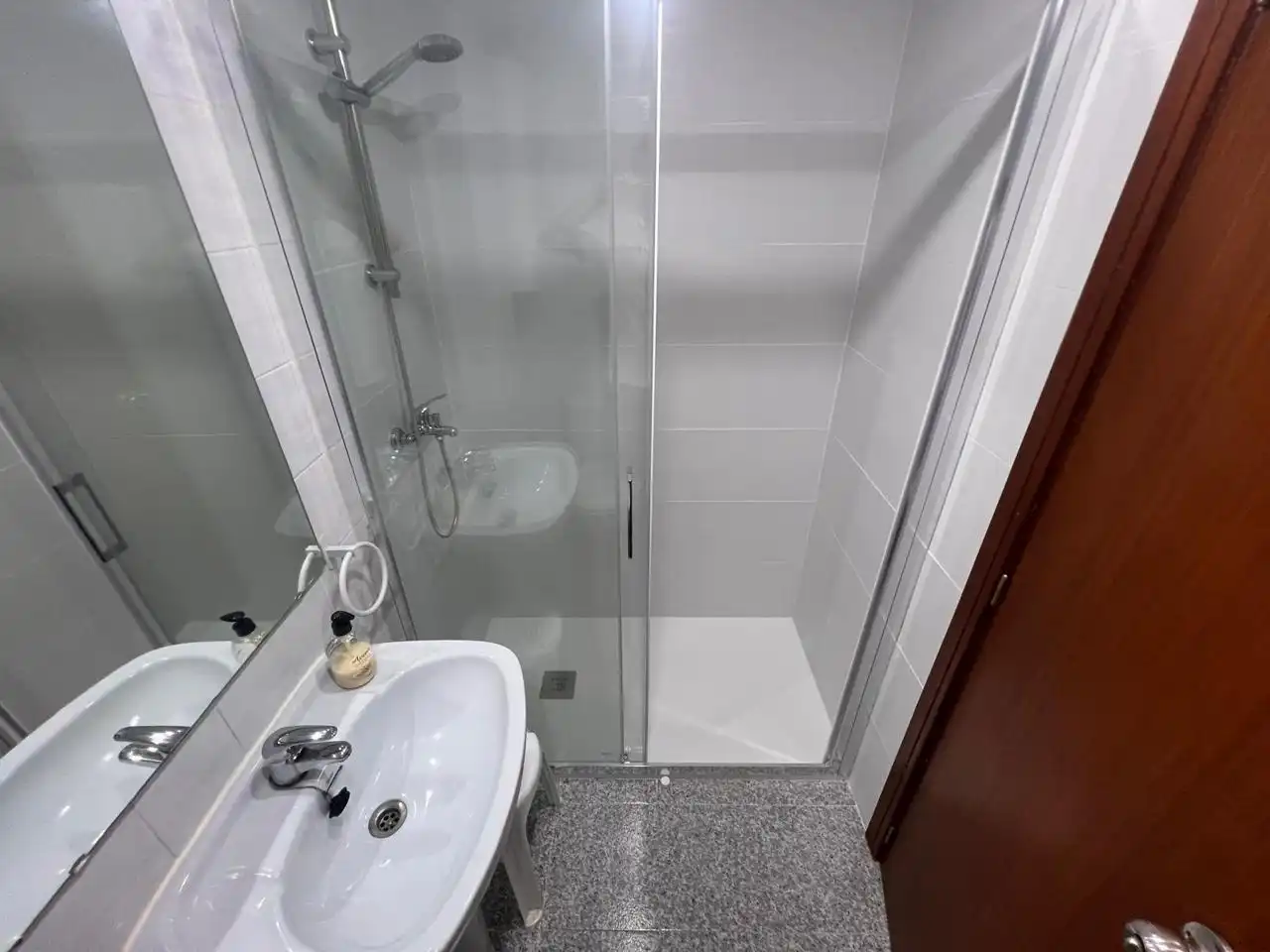 Habitació a calle de Torrevella, La Raïosa