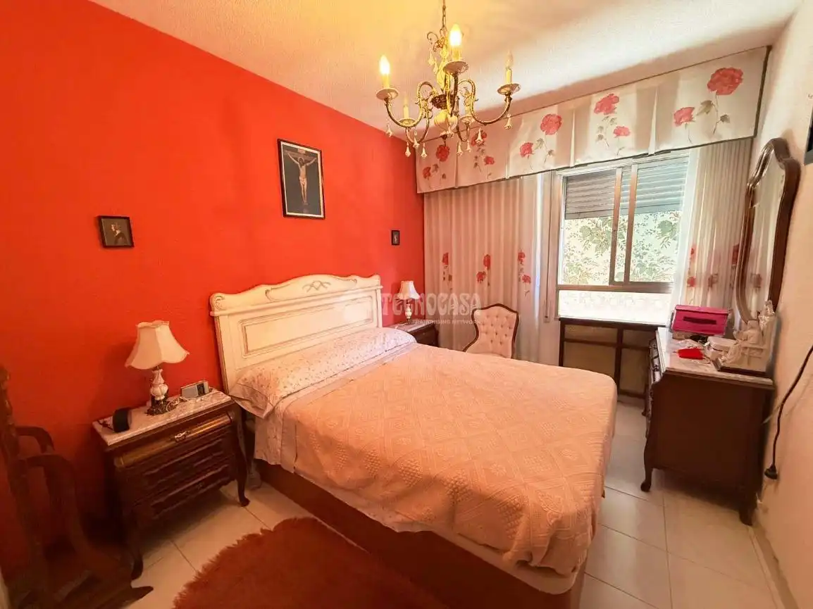 Bedroom of Flat for sale in Madrid  with Air Conditioner, Terrace and Balcony