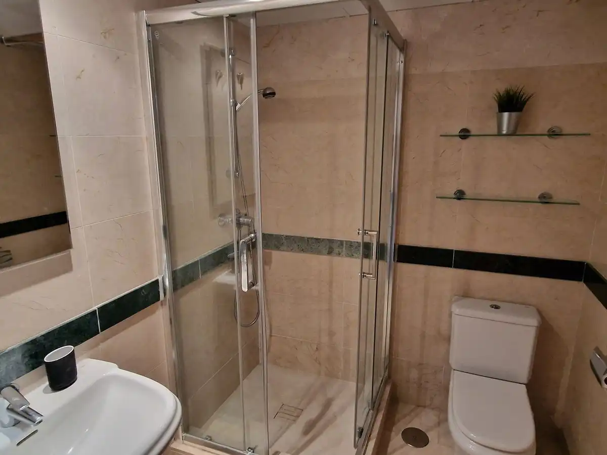 Bathroom of Flat for rent in Benahavís  with Air Conditioner, Private garden and Terrace
