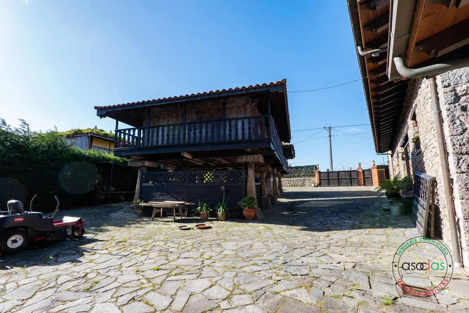 Vista exterior de Casa o xalet en venda en Carreño amb Calefacció, Jardí privat i Traster