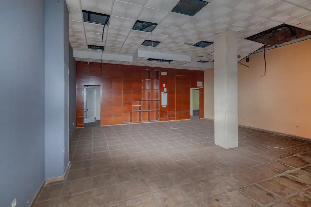 Business premises for sale in Av República Argentina, imagen 6