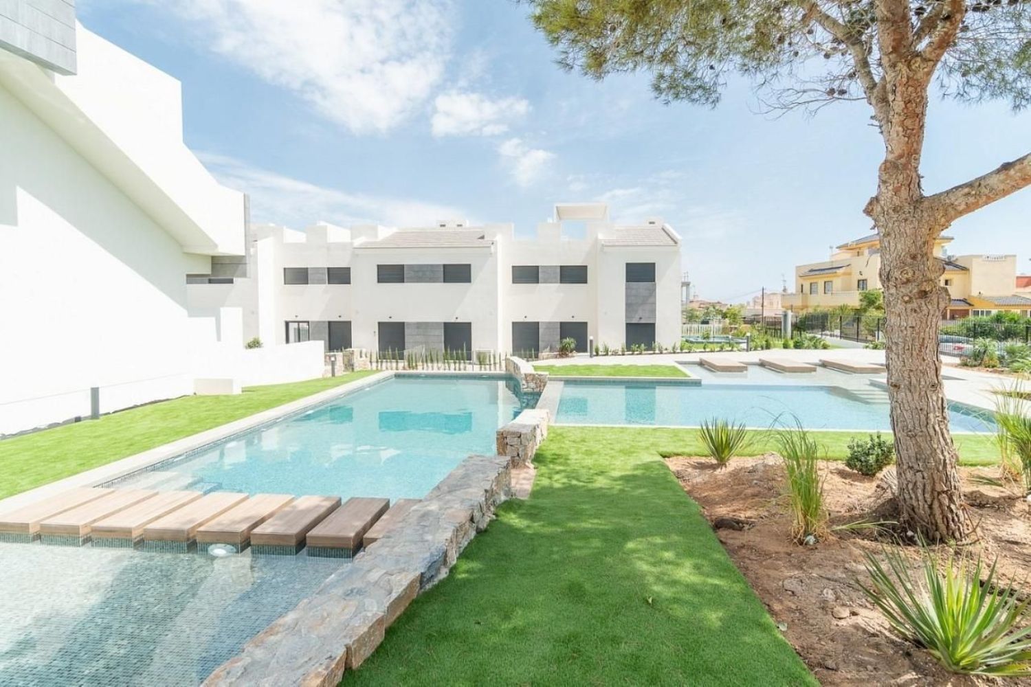 Vista exterior de Planta baja en venta en Torrevieja con Piscina comunitaria