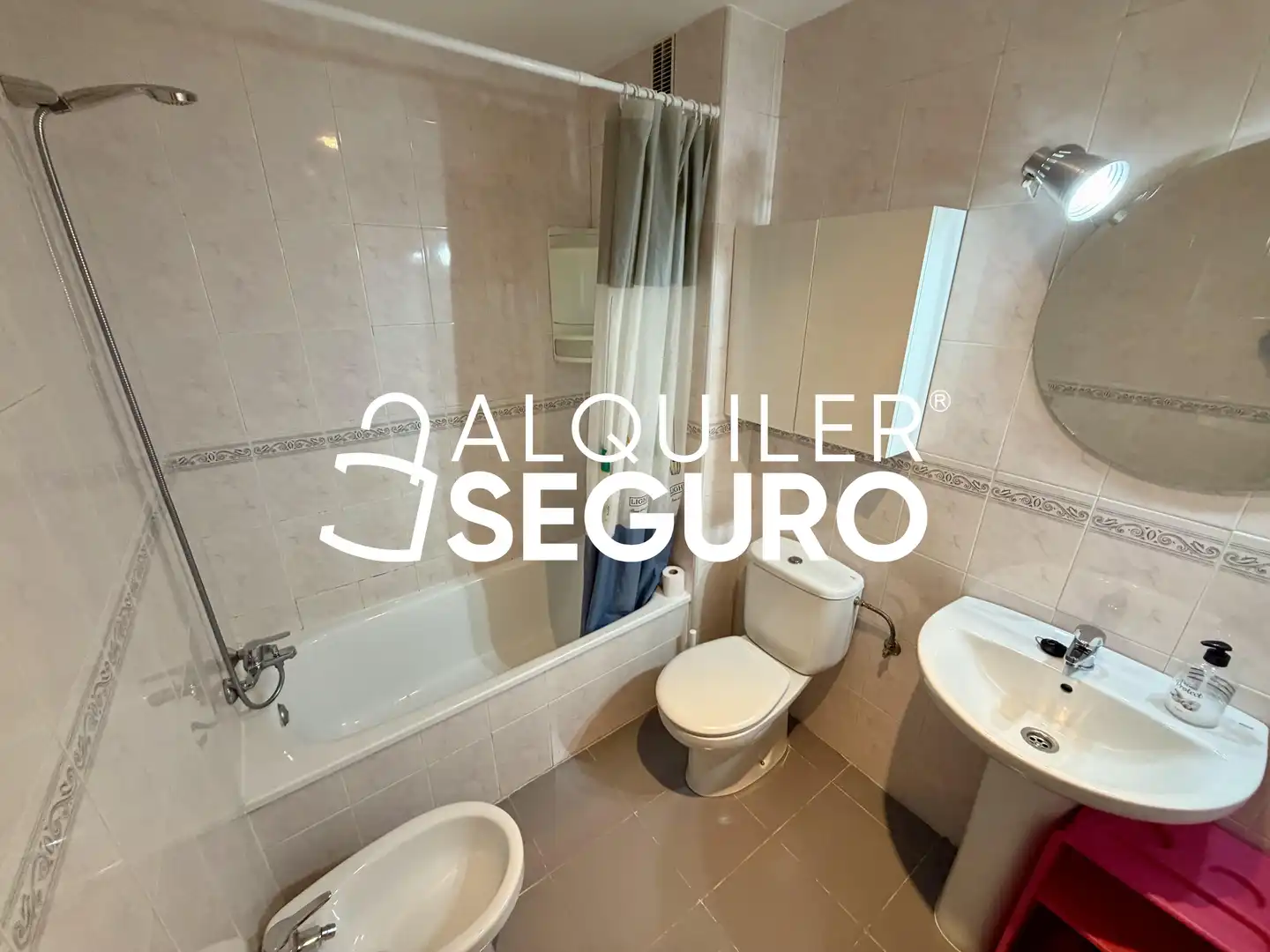 Baño de Piso de alquiler en Madrid con Aire acondicionado, Calefacción y Piscina