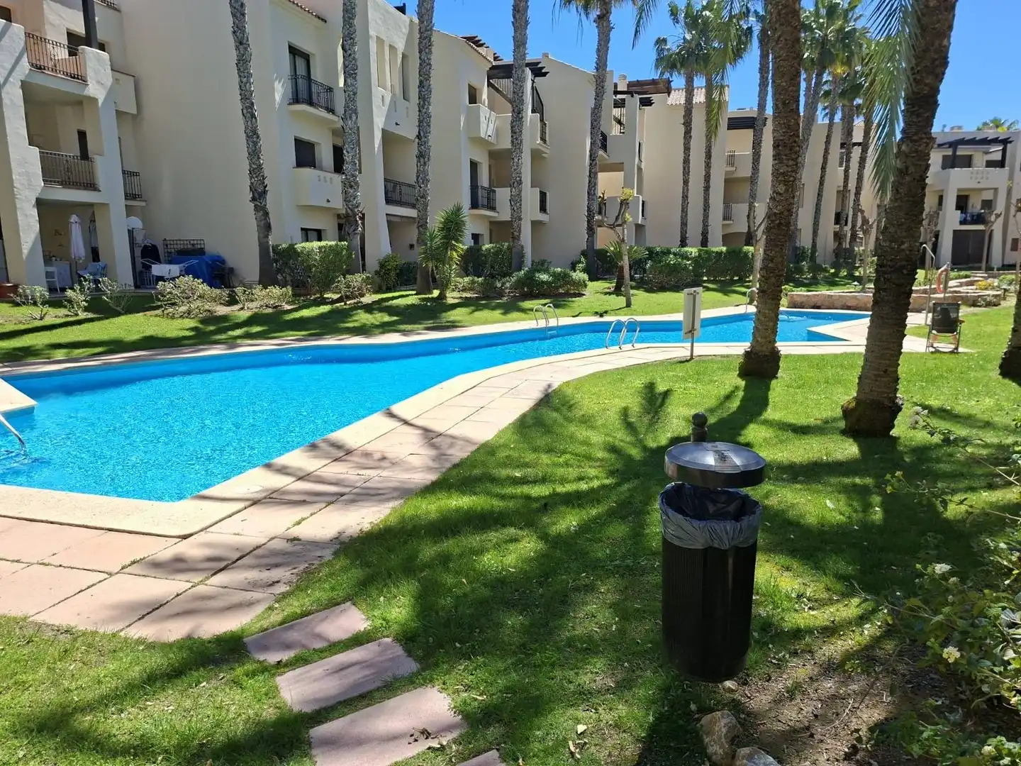Schwimmbecken von Wohnungen zum Verkauf in San Javier mit Klimaanlage, Heizung und Privatgarten