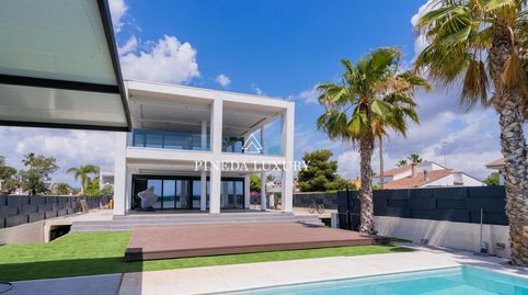 CASA INDEPENDIENTE EN PRIMERA LINEA DE LA PLAYA DE ALMARDA