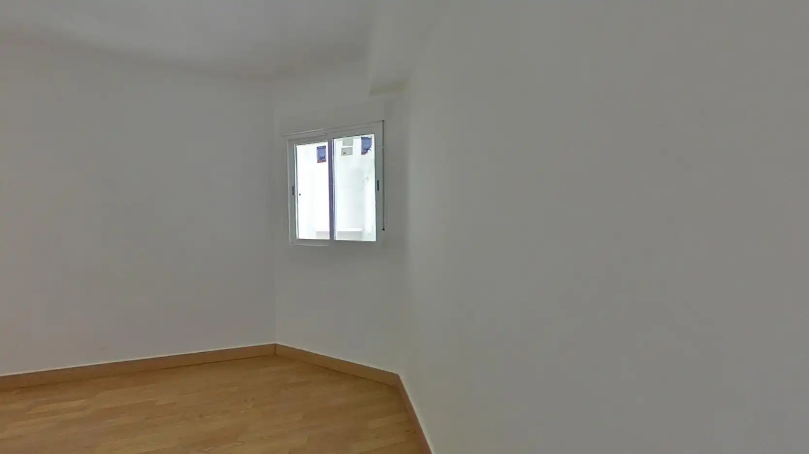 Habitación de Piso en venta en Zaragoza con Calefacción, Horno y Balcón
