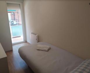 Dormitori de Apartament per a compartir en  Madrid Capital amb Forn, Rentadora i Balcó