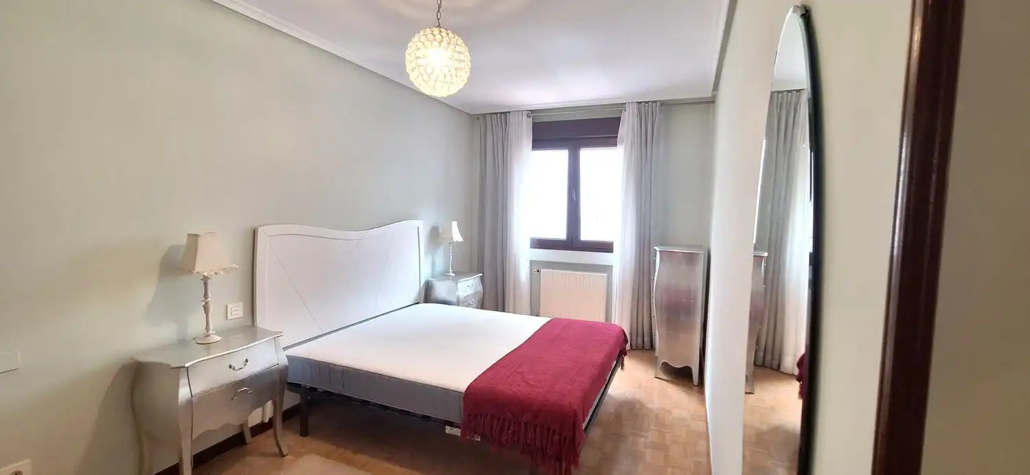 Bedroom of Flat for rent in Gijón   with Heating, Terrace and Swimming Pool