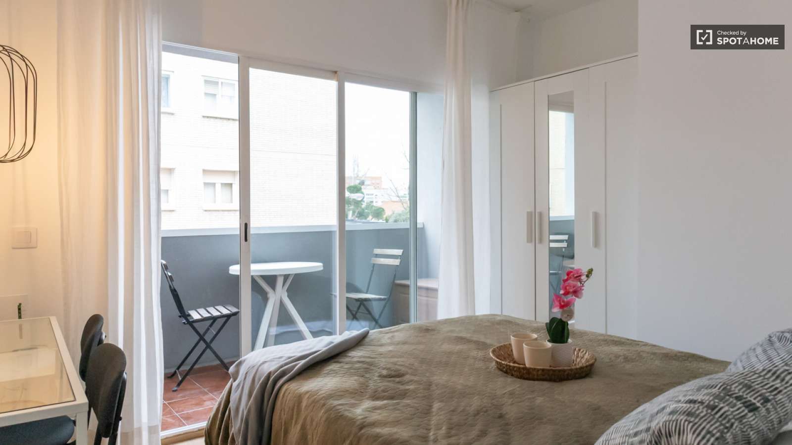 Dormitori de Pis per a compartir en  Madrid Capital amb Aire condicionat, Calefacció i Terrassa