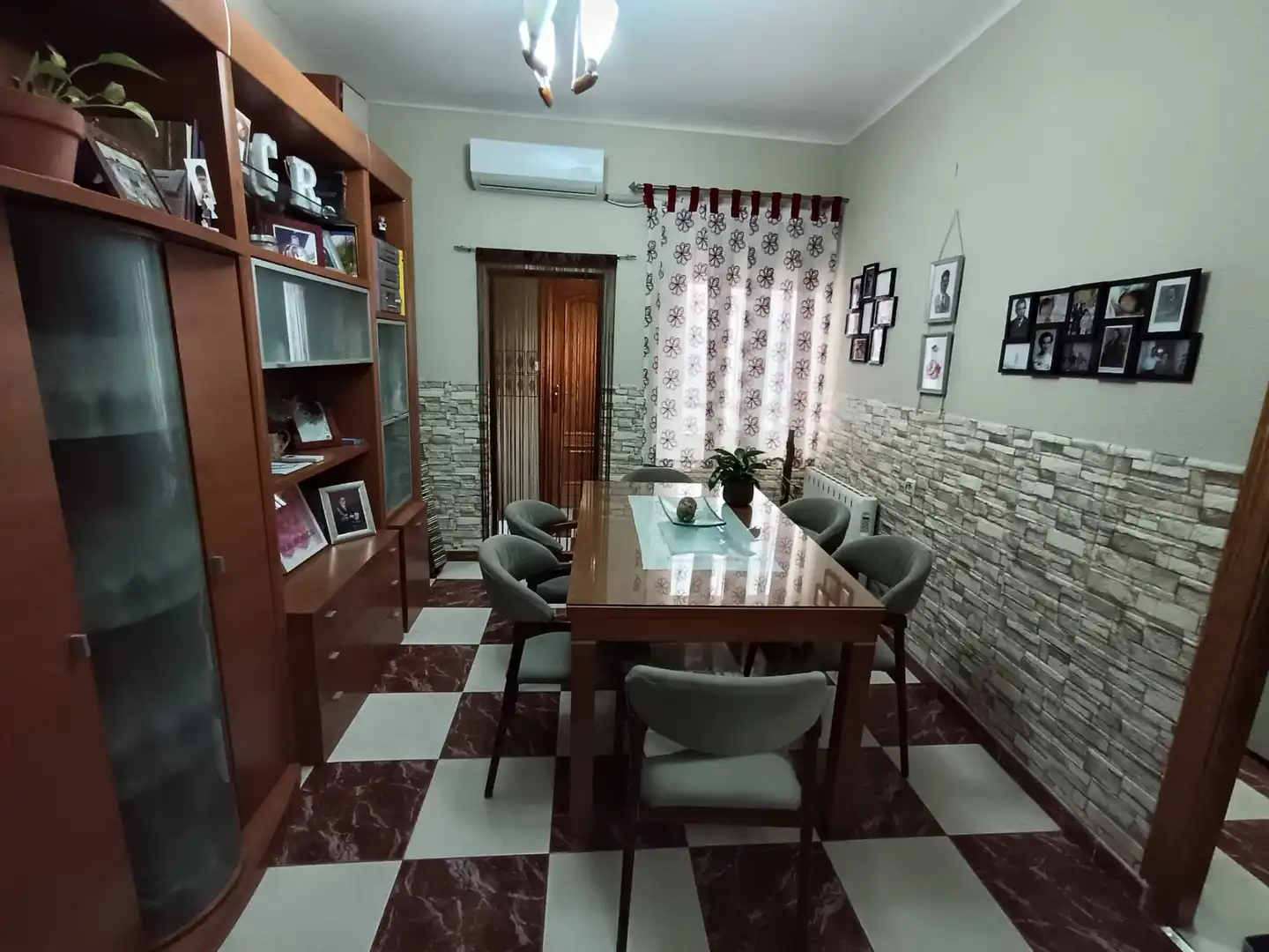 Esszimmer von Einfamilien-Reihenhaus zum Verkauf in Jaén mit Klimaanlage, Heizung und Terrasse