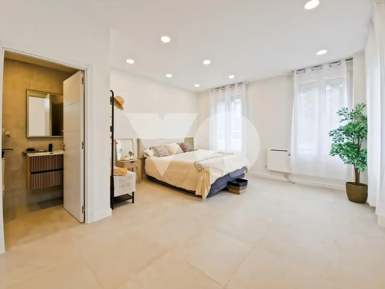 Dormitori de Apartament en venda en Madrid amb Aire condicionat i Calefacció