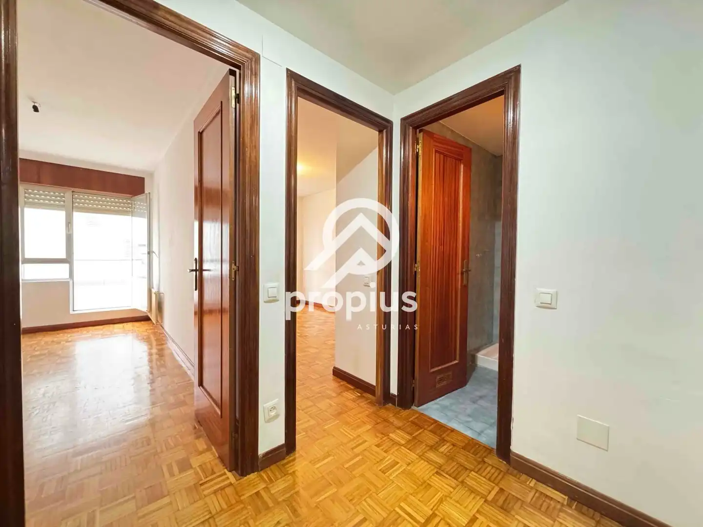 Piso en venta en Oviedo  con Calefacción, Parquet y Terraza