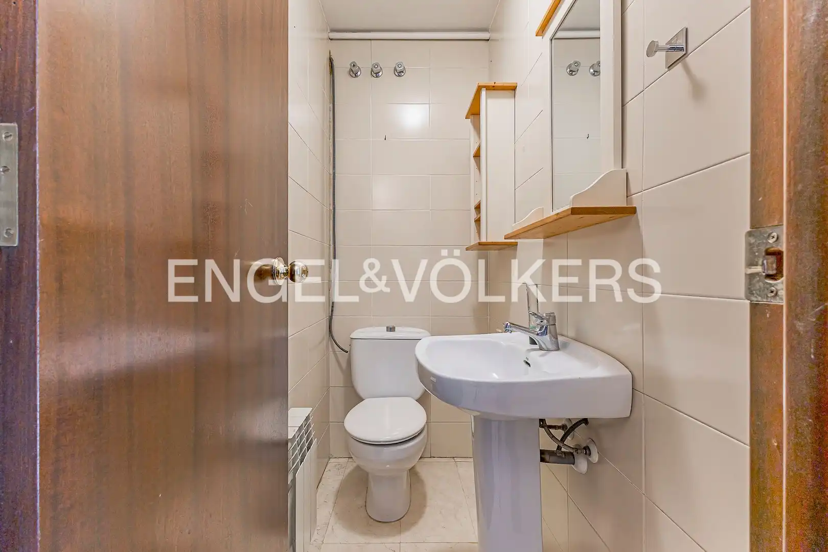 Badezimmer von Wohnung zum Verkauf in Barcelona mit Klimaanlage, Heizung und Terrasse