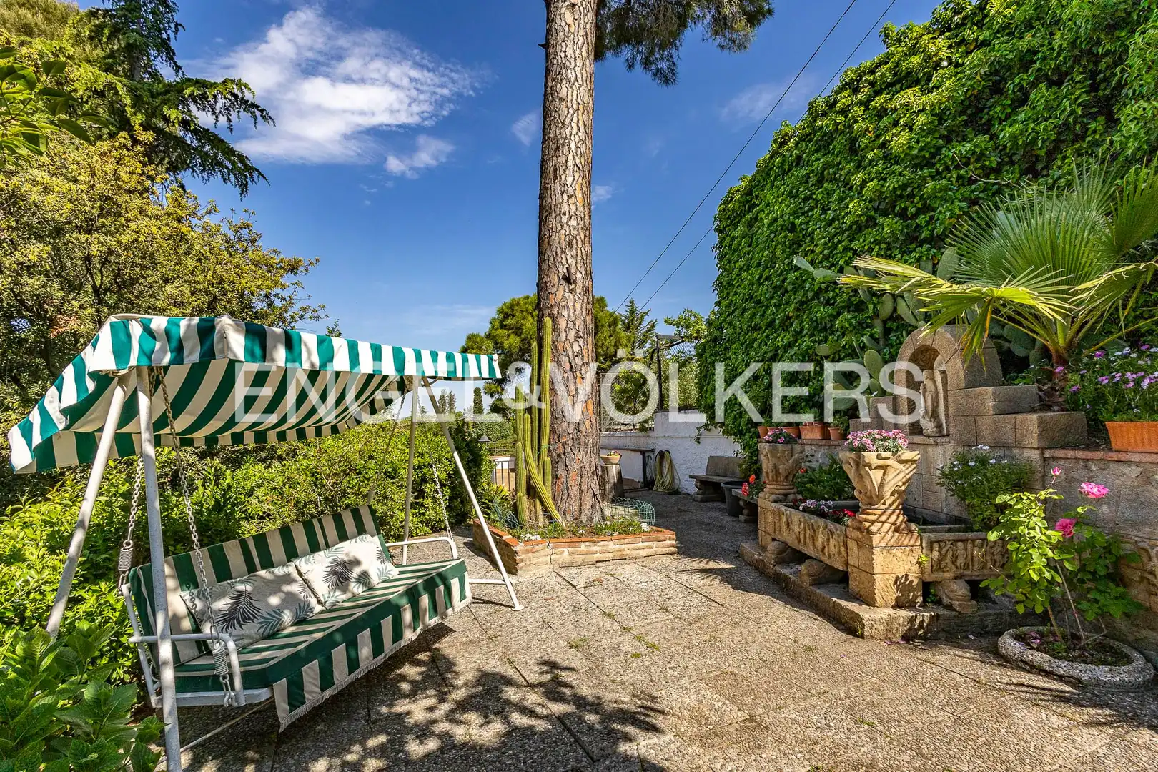 Terrassa de Casa o xalet en venda en Sant Cugat del Vallès amb Calefacció, Jardí privat i Parquet
