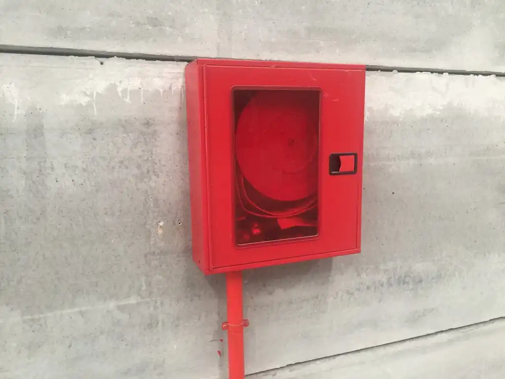 Außenansicht von Fabrikhallen zur Miete in Carral