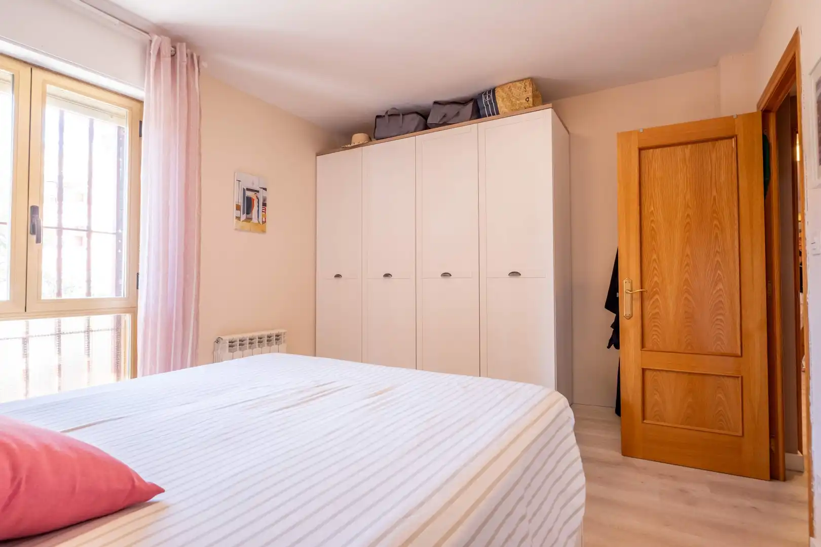Schlafzimmer von Erdgeschoss zum Verkauf in Zaragoza mit Klimaanlage, Heizung und Terrasse