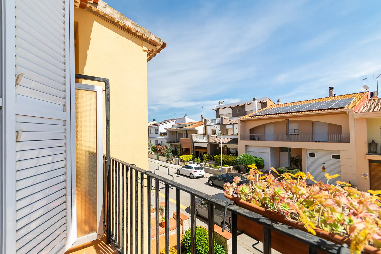 Vista exterior de Casa adosada en venda en Peralada amb Calefacció, Jardí privat i Terrassa