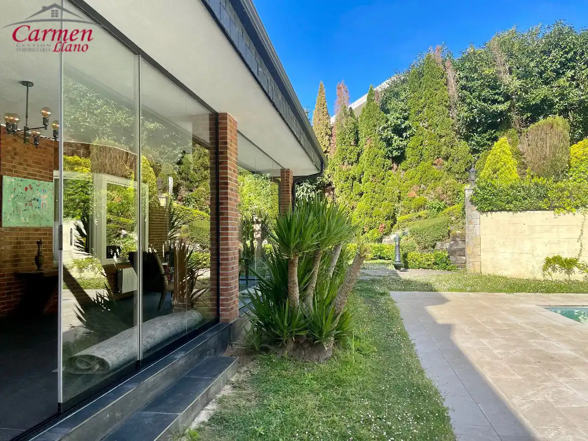 Vista exterior de Casa o xalet en venda en Mungia amb Calefacció, Jardí privat i Terrassa
