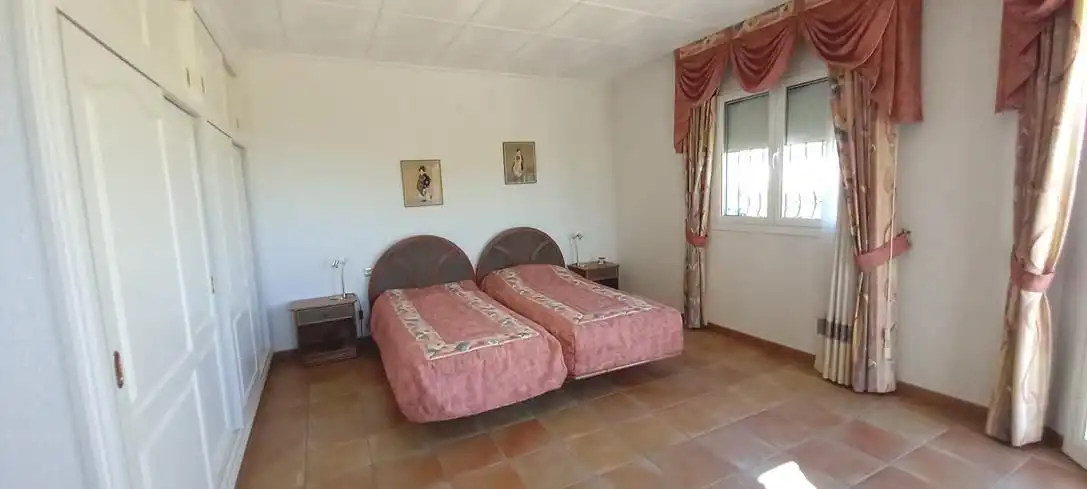 Dormitori de Casa o xalet en venda en Mont-roig del Camp amb Aire condicionat, Calefacció i Jardí privat