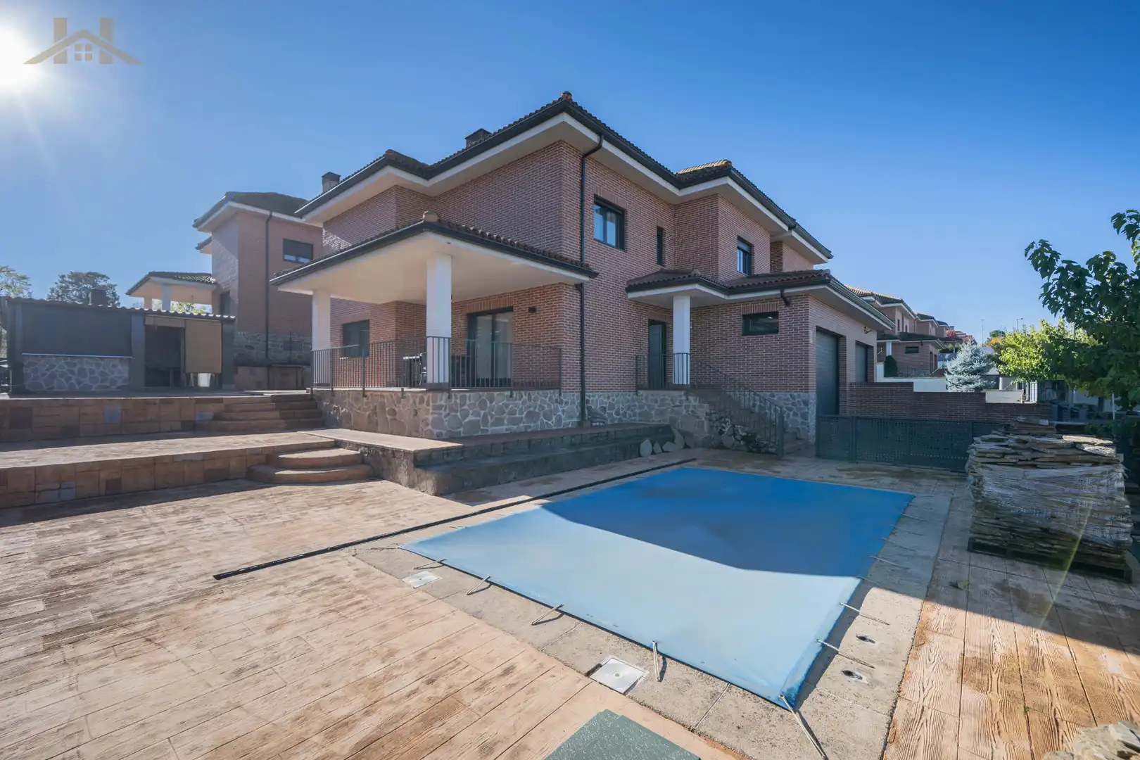 Piscina de Casa o chalet en venta en Miraflores de la Sierra con Aire acondicionado, Calefacción y Jardín privado